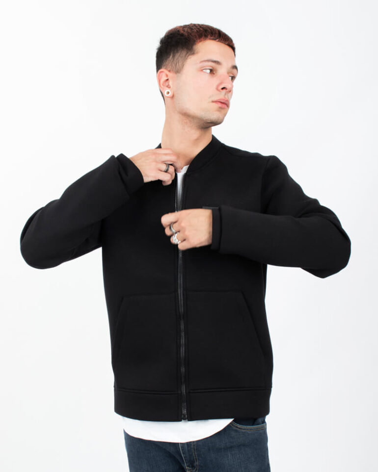 Jacket Urban in Black - man closing the jacket