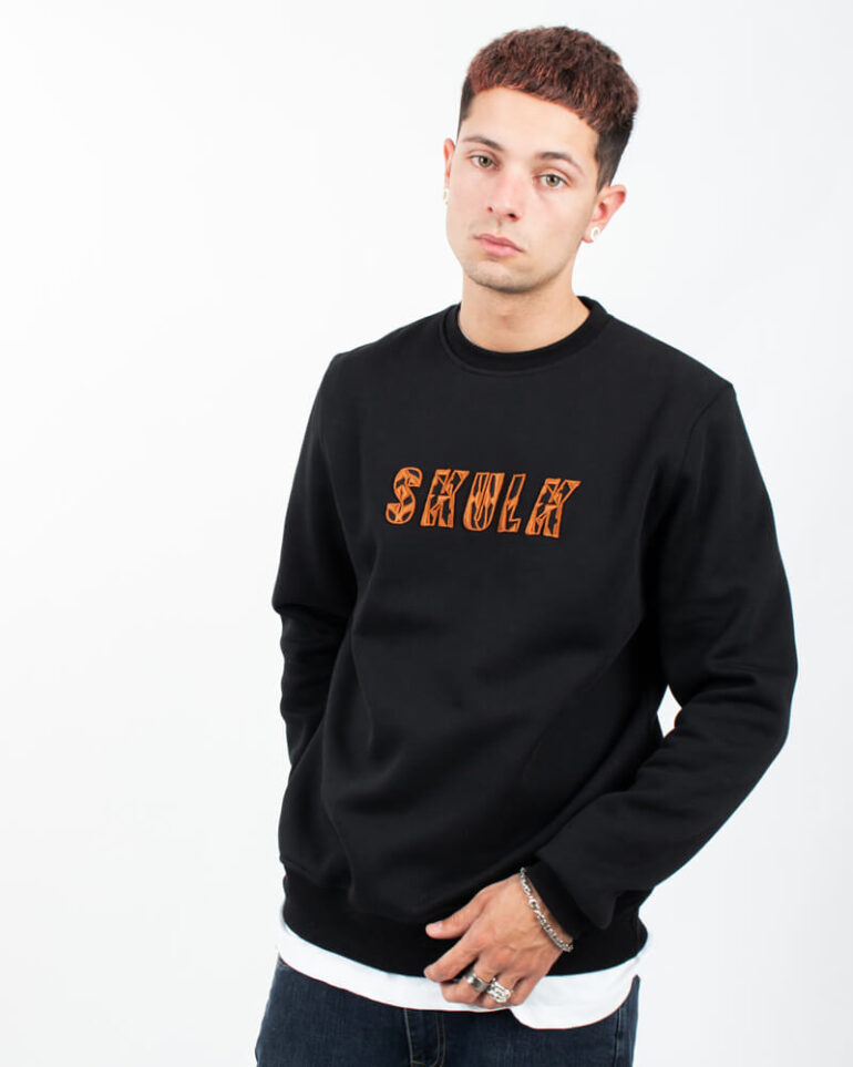 Sweatshirt Let in black - man streetwear clothing